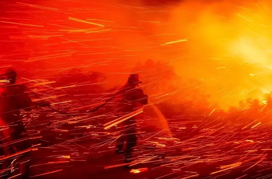 Kebakaran Hutan Los Angeles Terus Berkobar, Angin Santa Ana Memperburuk Situasi