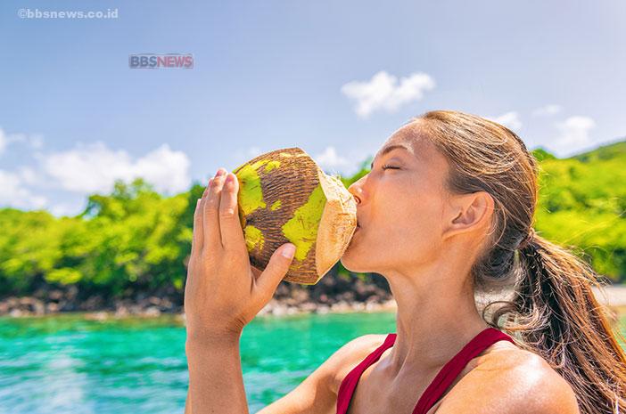 Berikut Inilah Khasiat Manfaat Minum Air Kelapa